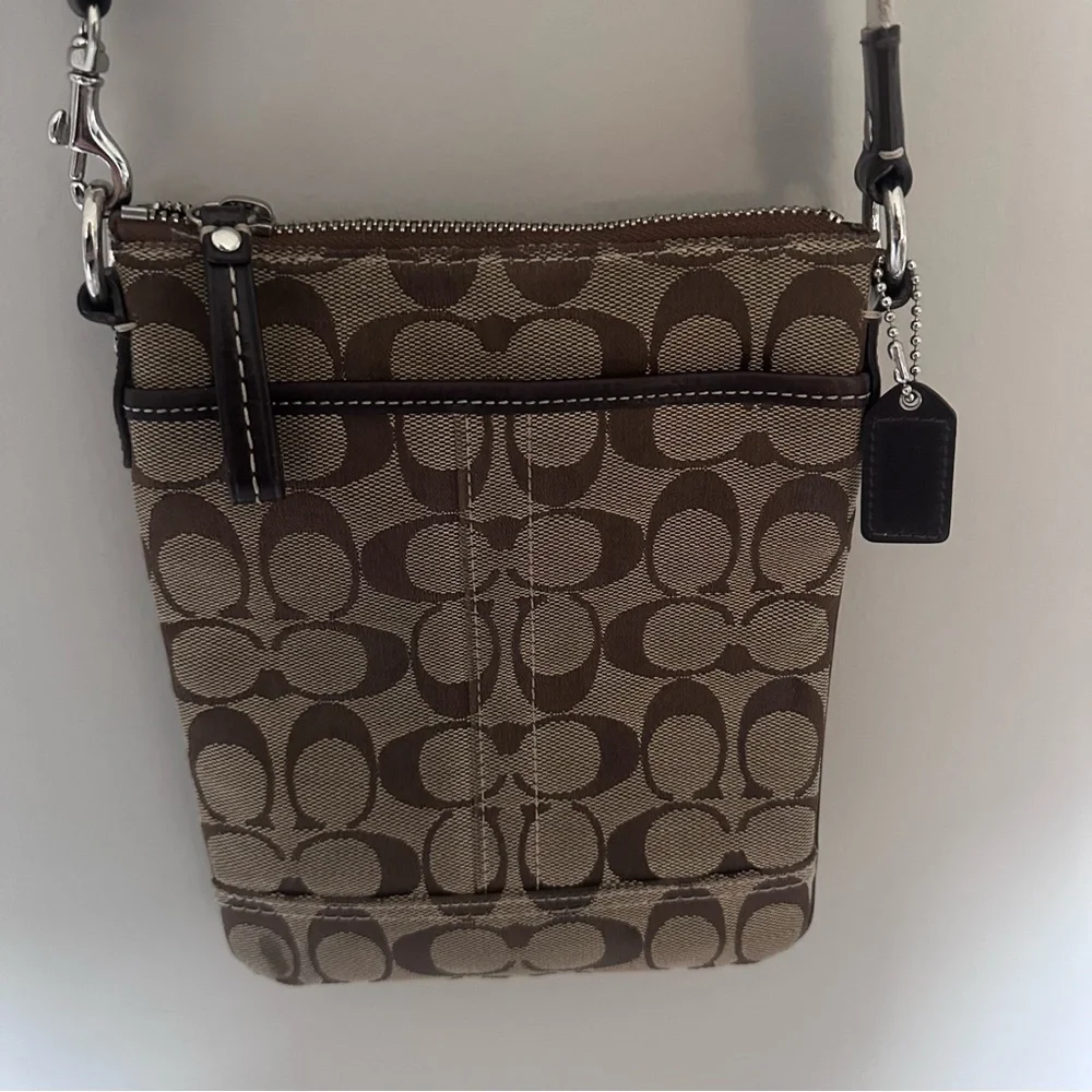 Coach Brown Signature Crossbody with Beige Strap - Picture 5 of 10